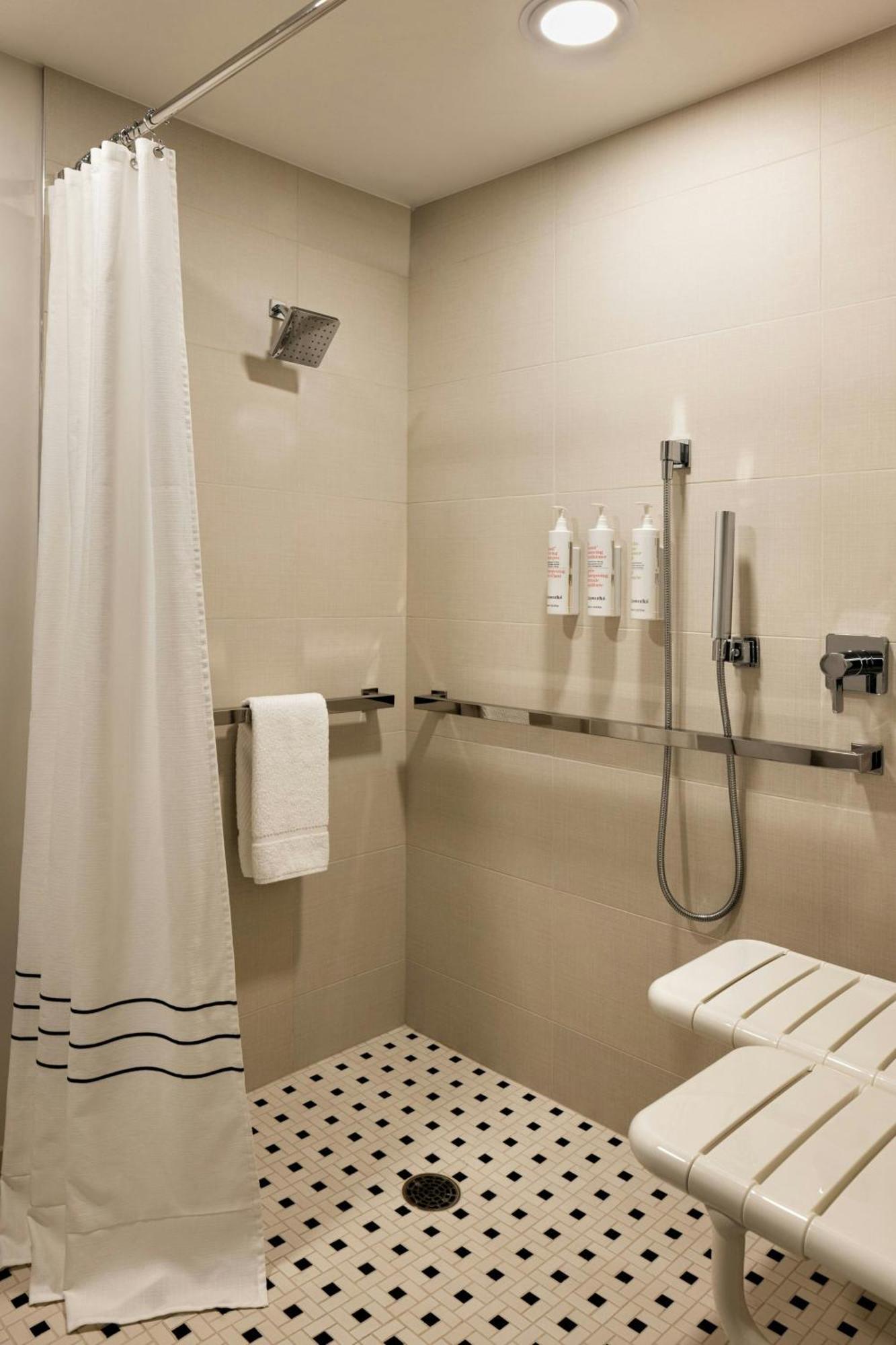 Oshkosh Marriott Waterfront Hotel & Convention Center エクステリア 写真