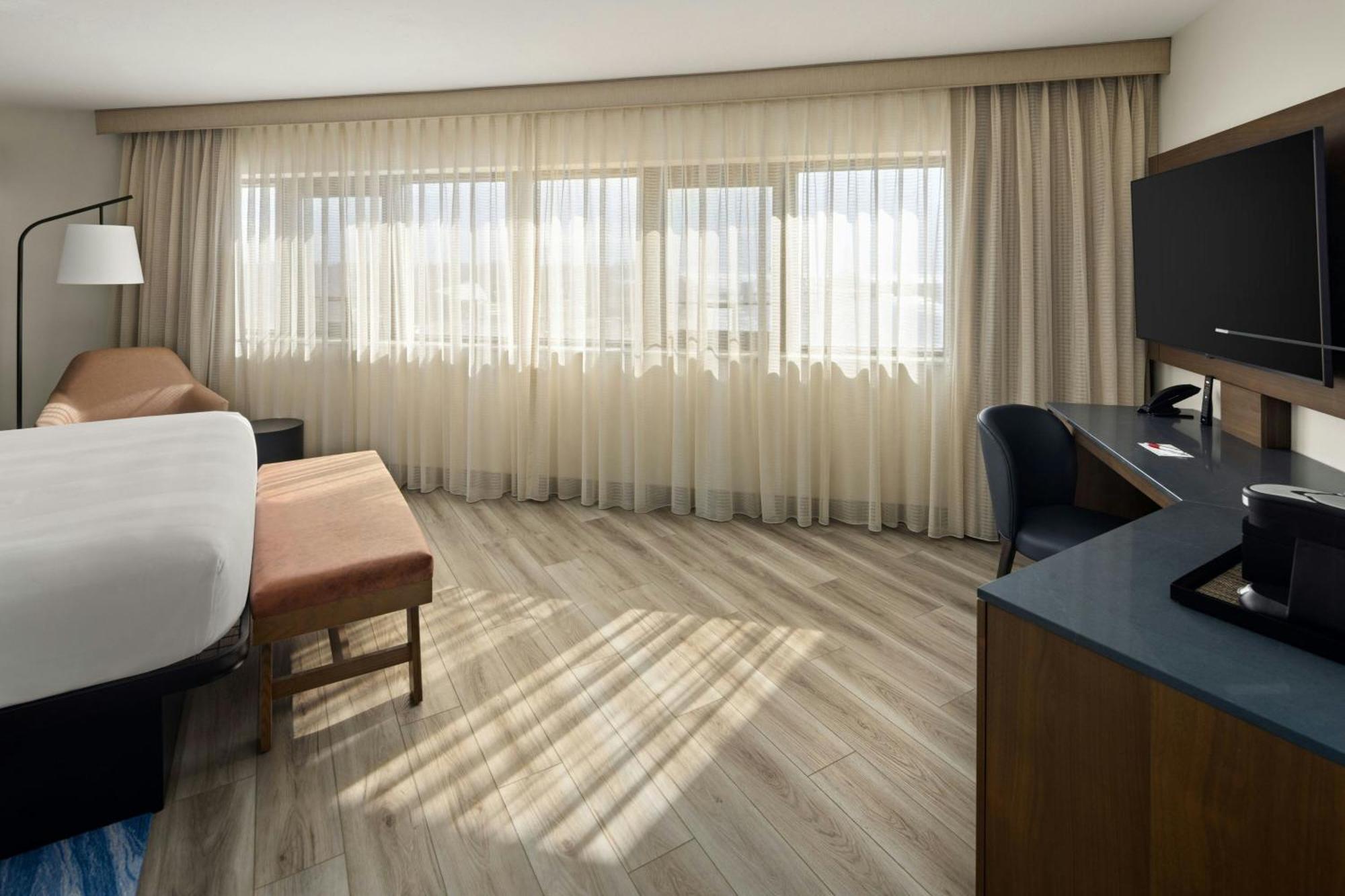 Oshkosh Marriott Waterfront Hotel & Convention Center エクステリア 写真