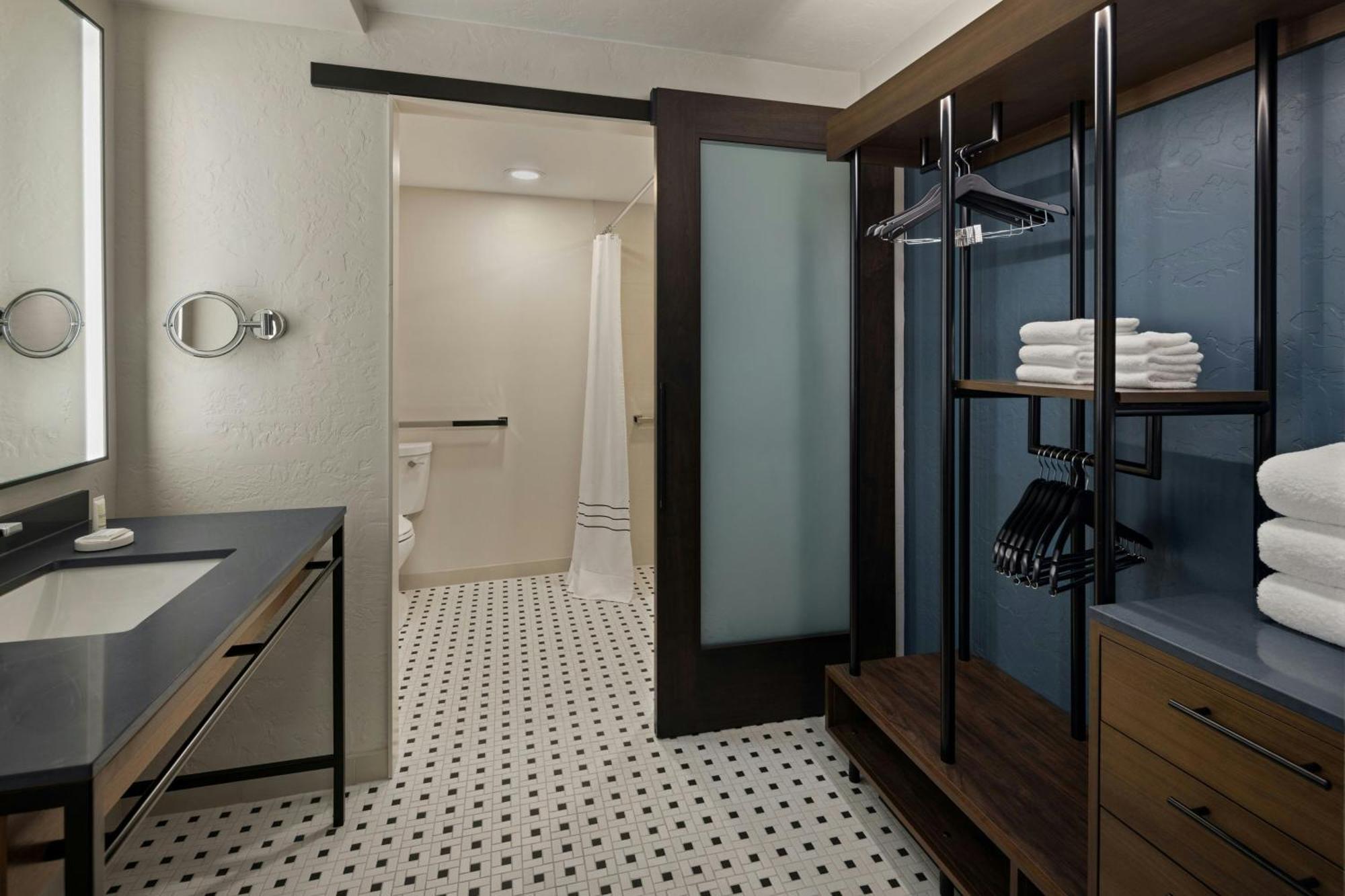 Oshkosh Marriott Waterfront Hotel & Convention Center エクステリア 写真