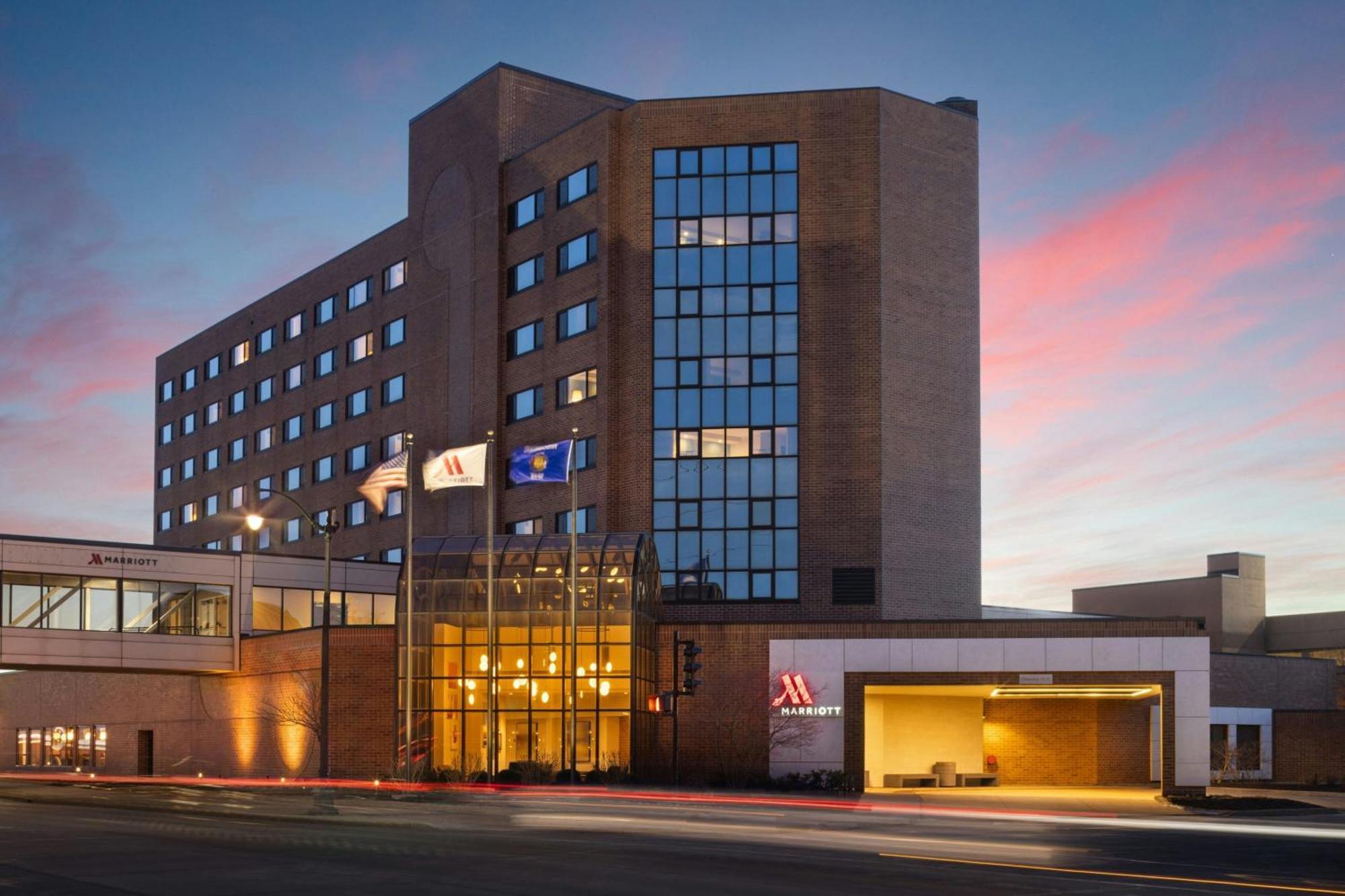 Oshkosh Marriott Waterfront Hotel & Convention Center エクステリア 写真