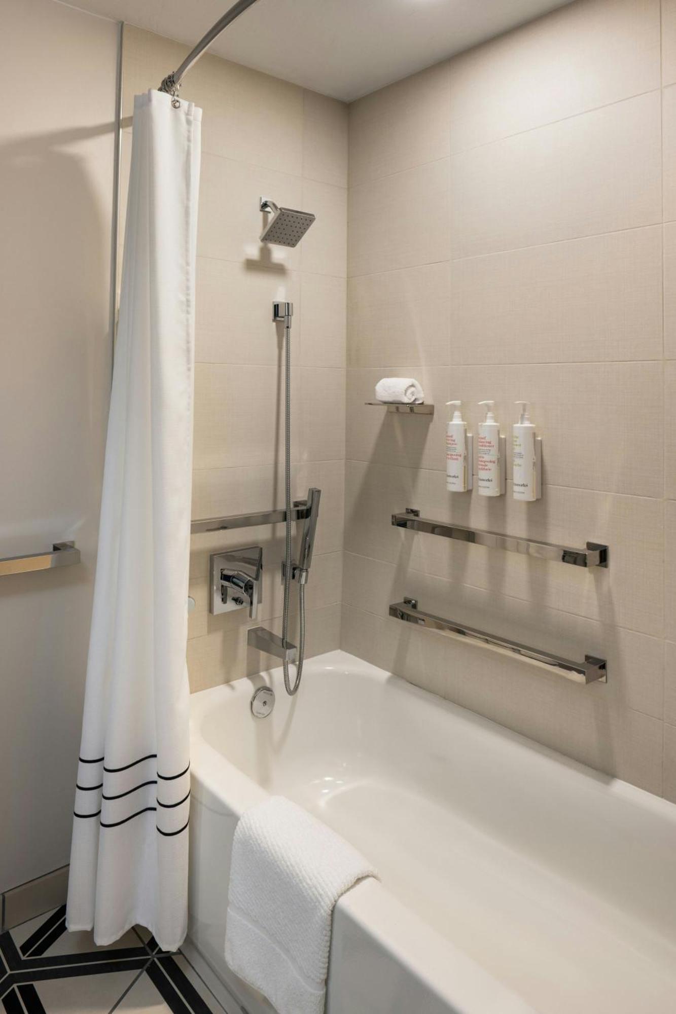 Oshkosh Marriott Waterfront Hotel & Convention Center エクステリア 写真
